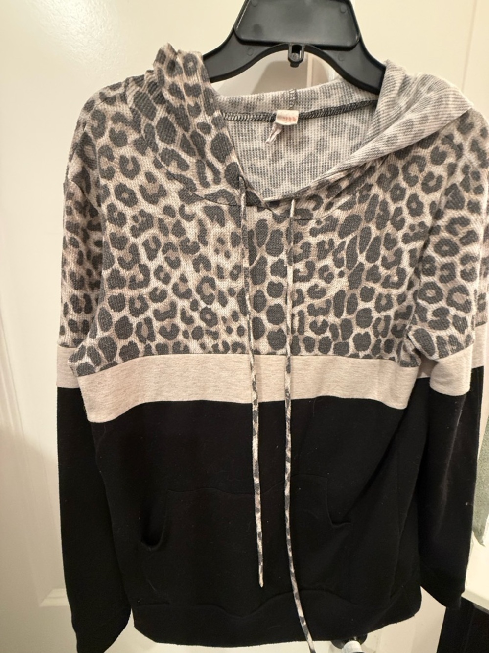 Leopard Print Hooded Pullover - Gray & Black